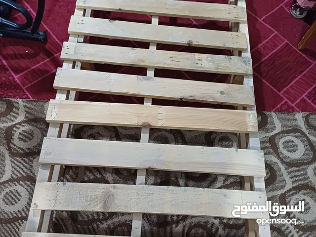 مفرش سرير خشب سويد..مستعمل نضييييييف ..شبه جديد...مفرد...للبيع