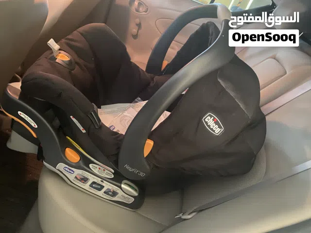 Chicco Infant Car Seat with Base - Good Condition
