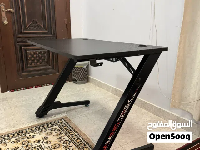 طاوله كاربون فايبر استخدم بسيط جدا شبه جديده