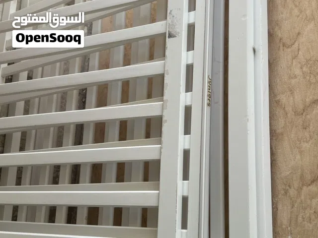 للبيع سرير من جونيورز +مستلزمات الأطفال 3 قطع