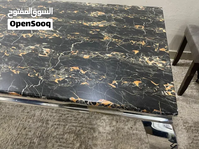 طاول سفره فقط ، مستعمله  من فوق رخام كامل و من تحت حديد