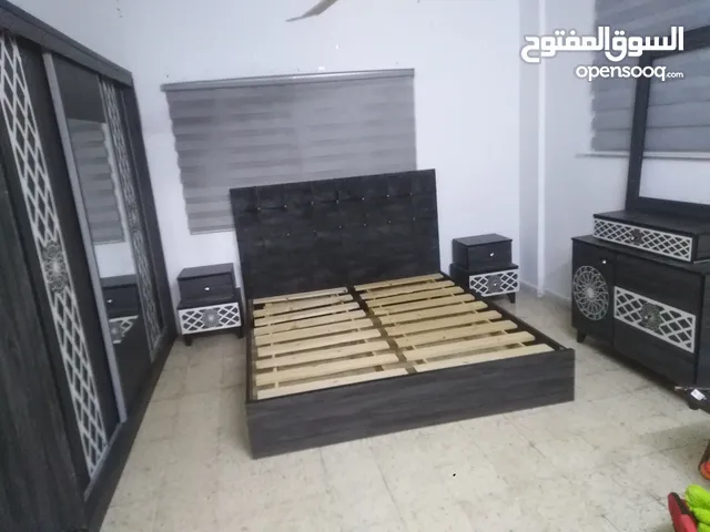 غرفه نوم خشب لامنيت سحاب فيها اناره مخفيه بحال الوكاله استعمل بسيط