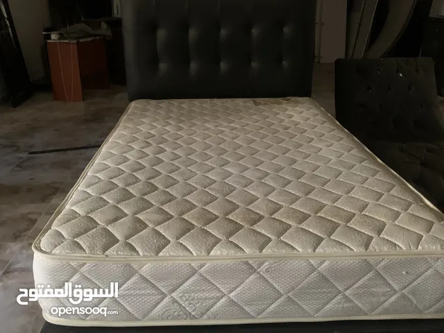 تخت مفرد ونص للبيع بسعر مغري