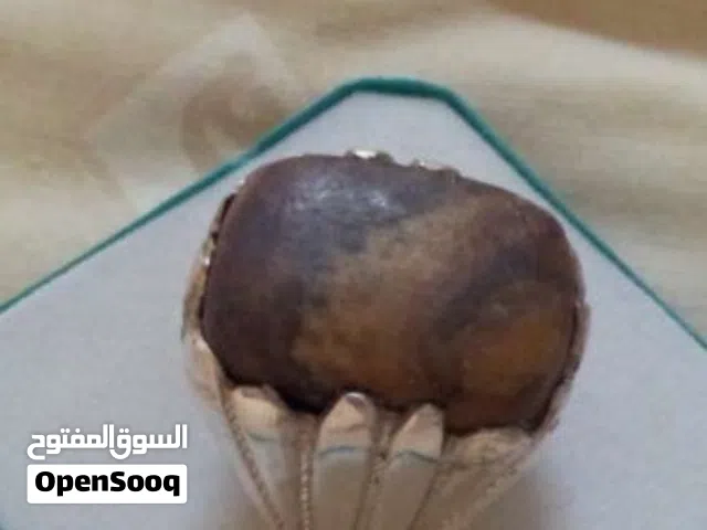 خاتم نادر بحجر طبيعي خام قطع يدوي .مصور واضح...