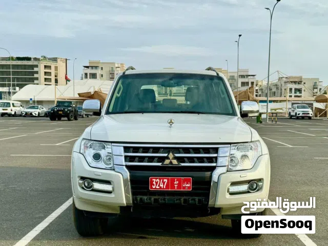 سيارات فورويل للإيجار اليومي والأسبوعي بأسعار مناسبة. تواصل معنا الآن للحجز.