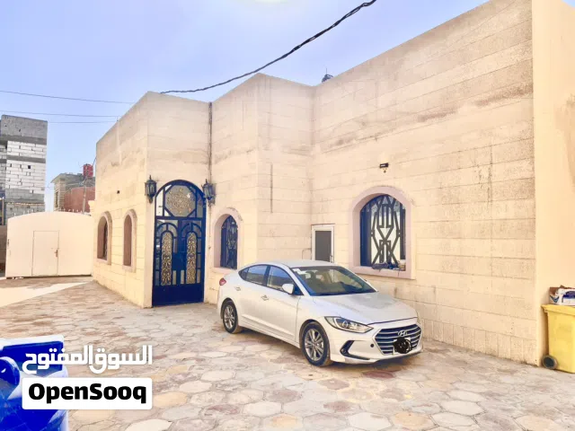 3بيوت مبنيه بمساحه 1000 متر مربع في البهادريه خلفه صالح قرب محطه غاز البهادريه