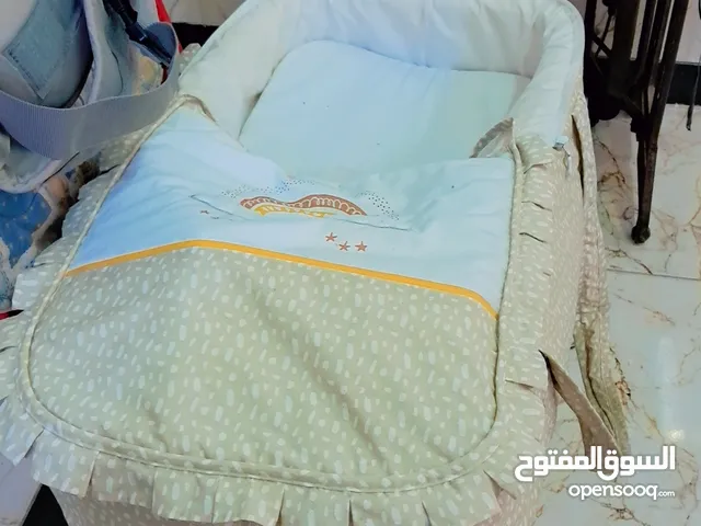 حماله أطفال وعش