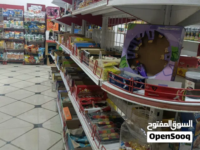 اسواق مساحته 10×4 بيع مع الحلويات كافه والمجمادات  والعارضات  وسفينه من دون السبالت وبيع ورفوف وميز