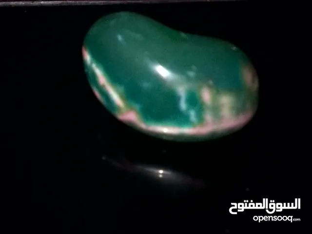 السلام عليكم حجر زبرجد مشجر في عرق من الداخل يحمل اسم سيدنا محمد