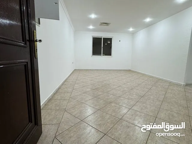 1000 m2 3 Bedrooms Apartments for Rent in Hawally Salmiya