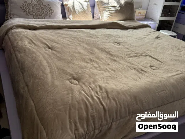 غرفة نوم ماستر للبيع مع الفرشة