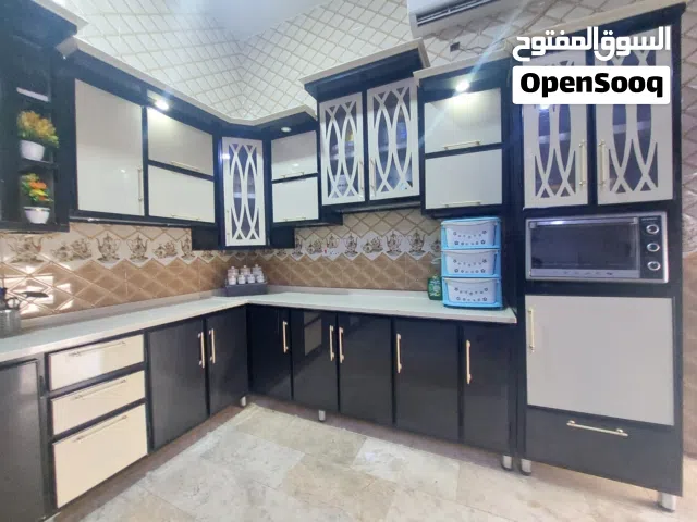 كاونتر نضيف مستخدم قليل طول السنك 4 متر و الكاونتر 7 متر مكاني بصرة ابي الخصيب