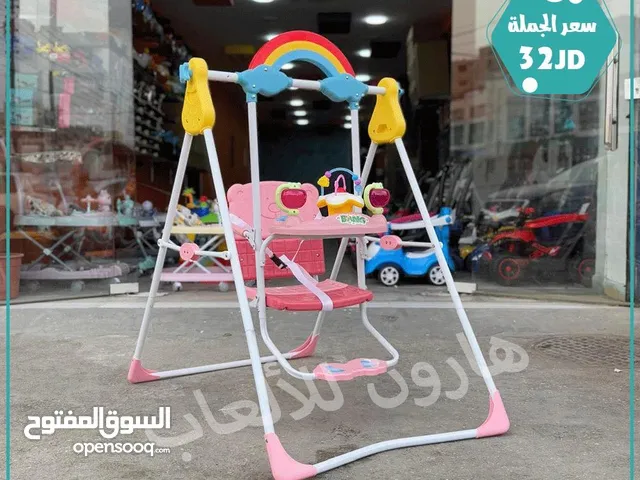 مرجيحة مع موسيقى وانارة قابلة للاغلاق طول : 1.05سم عرض: 0.72 سم ارتفاع : 1.15 سم