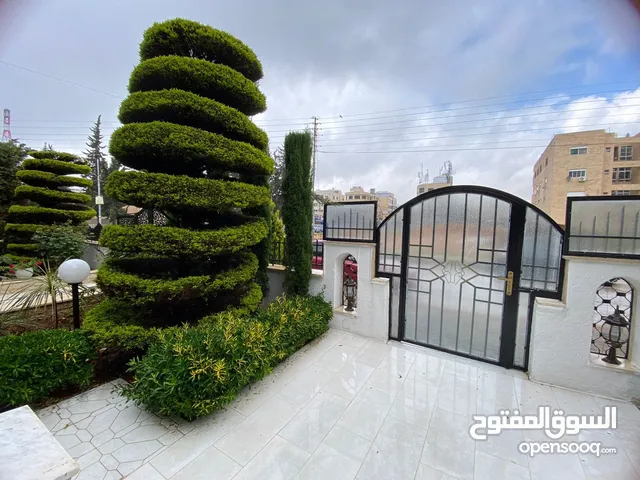 185 m2 3 Bedrooms Apartments for Rent in Amman Al Gardens