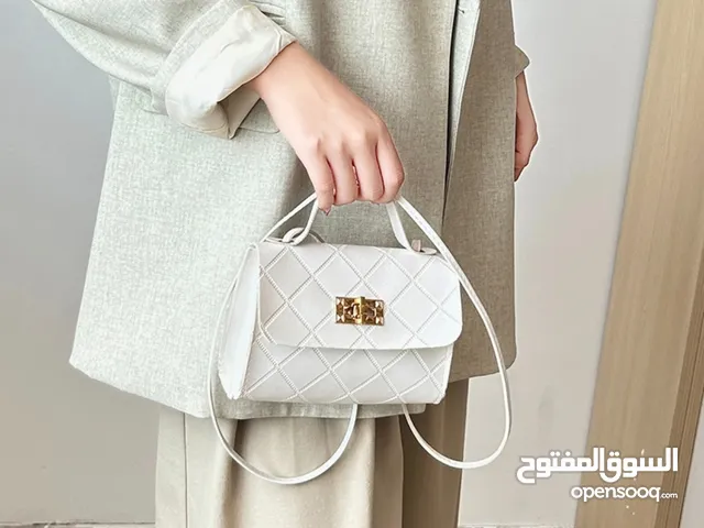 جنطة نسائية أنيقة - تصميم راقٍ وناعم