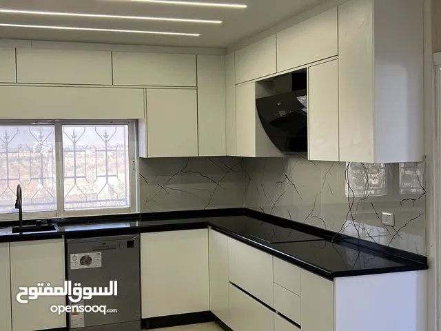 مطابخ خشب إسباني / سويسري / الماني والمنيوم امآراتي جودة عالية بكفالة 10 سنوات