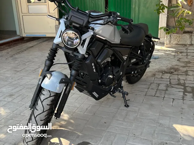 *للبيع - Zontes ZT125C* - المحرك: 125 سي سي (تبريد مائي بالراديتر) - أداء ثابت في الحرارة. - القوة