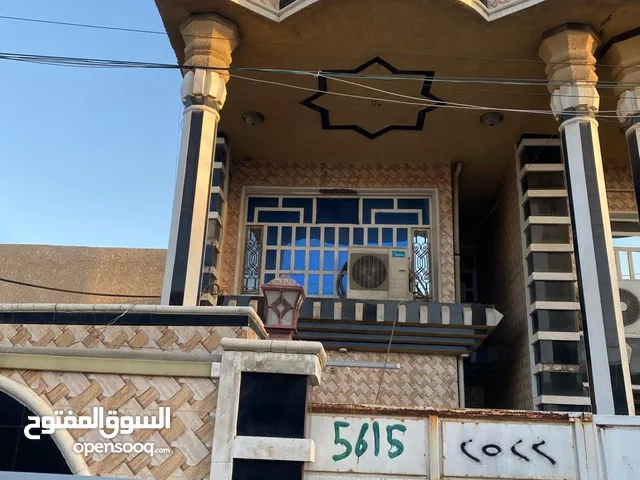المساحه 100ًمتر يحتوي على3غرف نوم وأستقبال +مطبخ+حمام عدد2+كراج سياره قرب جامع+سوق+مدارس+سريع....