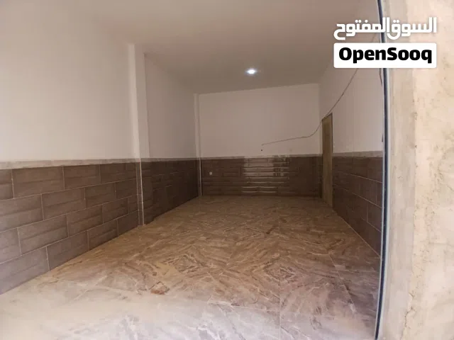 للإيجار محل تجاري بمساحة 27 متر مربع