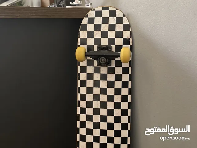 سكيت بورد مستعمل صناعة كنديه