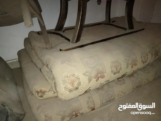 مرتبه سوست مقاس 1 متر في 2 متر طول استعمال خفيف جدا وحاله ممتازه السعر خاص