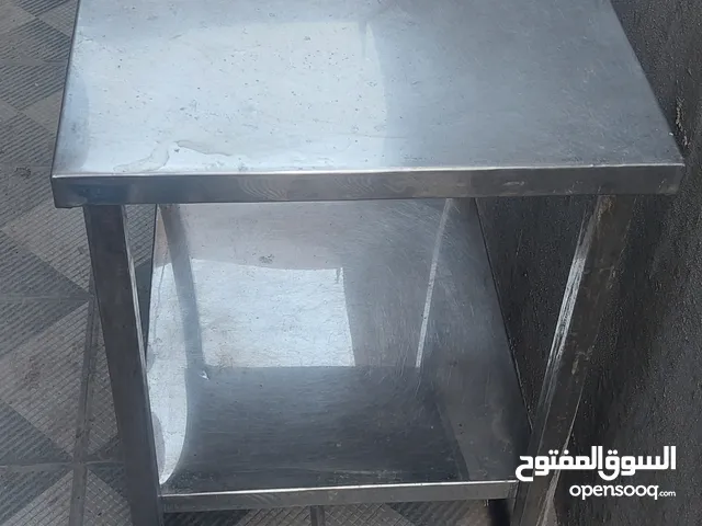 طاولة من الستيل قوي و ممتاز