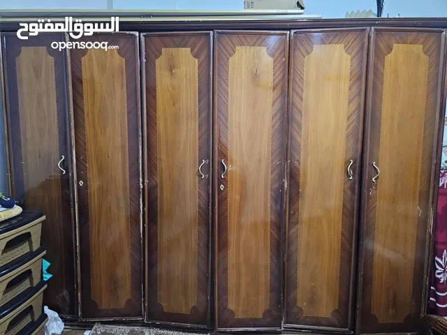 أغراض للبيع بداعي السفر غرفة نوم خشب ممتاز. مجلس عربي مع سجادة وبرداية كفر كنب فرشتين مفرد ونص ضغط