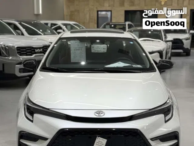 تويوتا كورالا 2025 هايبرد بلاك ادشن فل مواصفات