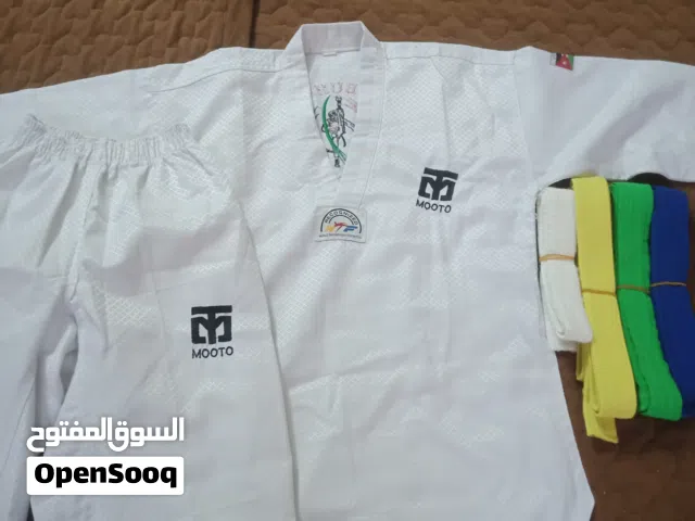ملابس تايكوندو رياضية للبيع