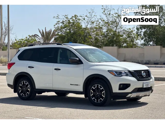 2020 Nissan Pathfinder SL