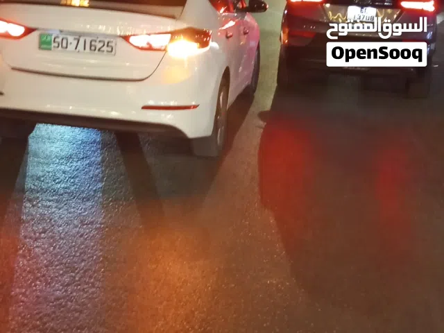 2018, هيونداي, النترا, Standard