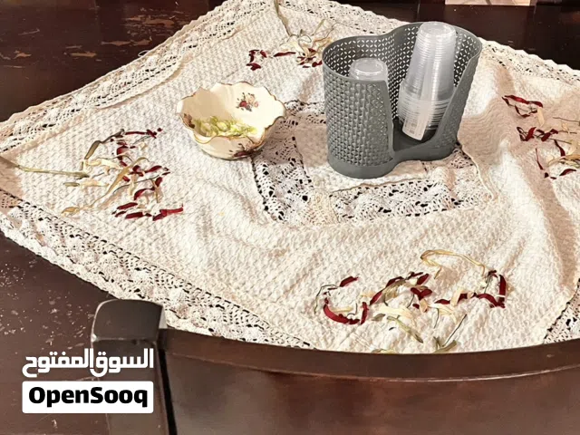 طاولة سفرة مع ست كراسي التواصل فقط على التطبيق