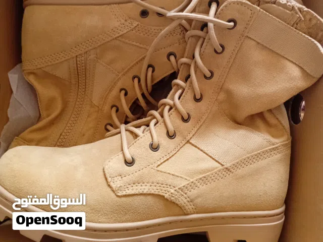 بوت . حذاء جديد