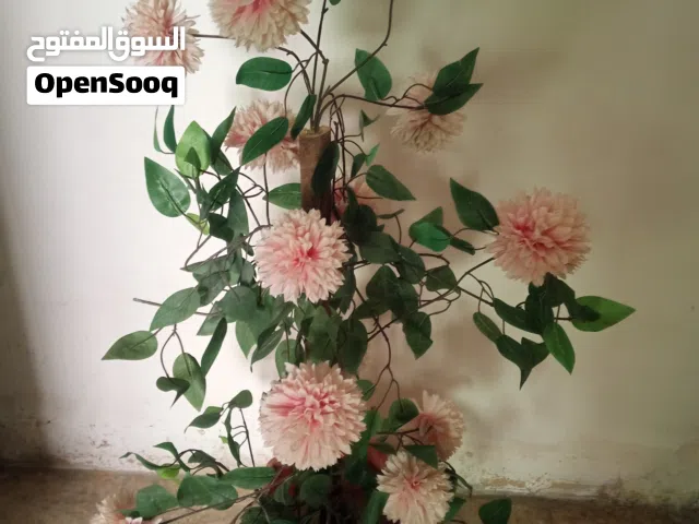 شجرة اصطناعية بحالة جيدة