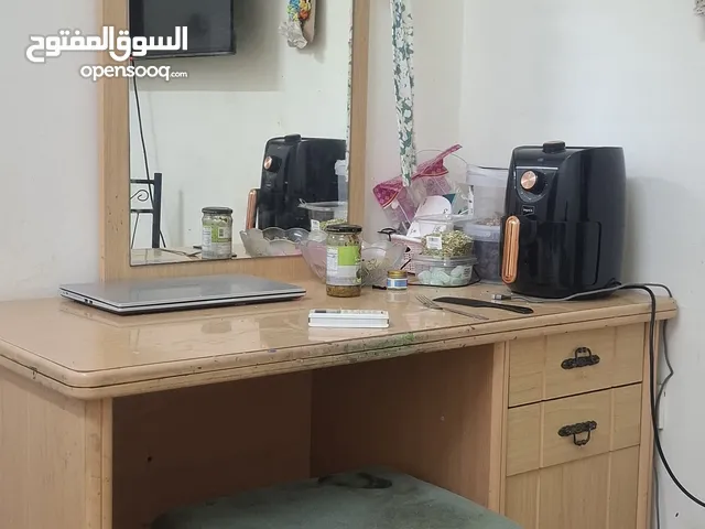 dressing table in good condition wooden