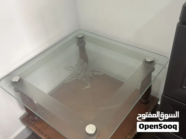 طاولة مربعة