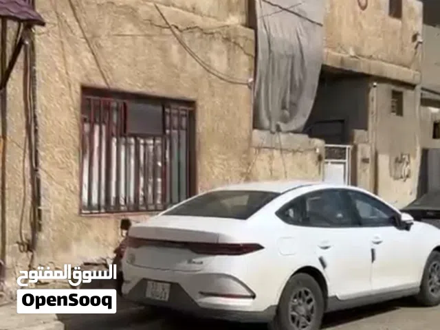 عقار ورثة في حي الاعلام قرب تقاطع درويش