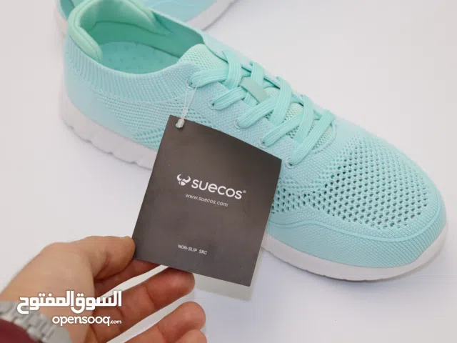 خود الكمية كلها ب 60 %  عرض مغري جملة الجملة لتجار الاحذية ومحلات الاحذية والملابس والصفحات التجارية