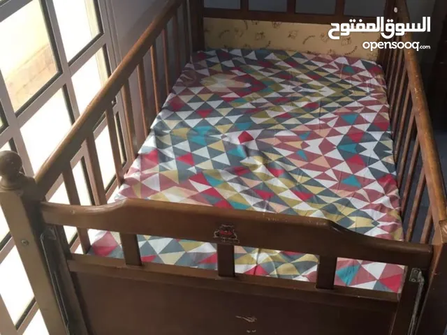 سرير اطفال مع مرتبة