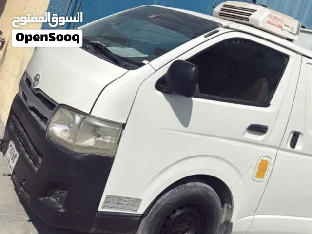 2013 تويوتا هايس Standard
