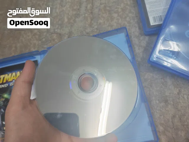 ثلاث سيديات بلاي ستيشن 4 5 واحد منهم 5 واثنين منهم 4 بس بشتغلوا على الفايف