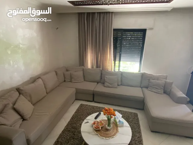 طقم كنب جلوس للبيع بحاله ممتازه