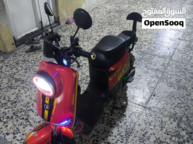 السلام عليكم دراجه R11موديل2025الدراجه نضافه80% الدراج نضيفه وجديد بس بيه حساس مال ملف مشتغل بالشاشة