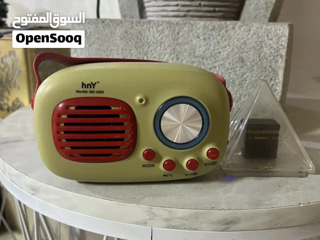 مضخم صوت. صغير للتنقل السهل  حجمه اكبر من جف اليد بشويه  مع كابل شحن منفذ تايبسي