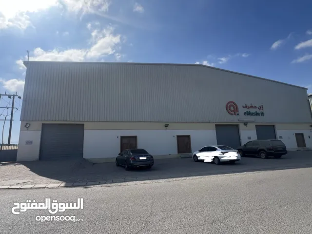 مخزن تجاري مغلق Enclosed commercial warehouse