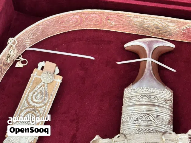 خنجر جديد ملبوس لساعات محدودة فقط مع حزام فضة وبسعر جميل قابل للتفاوض في حدود المعقول
