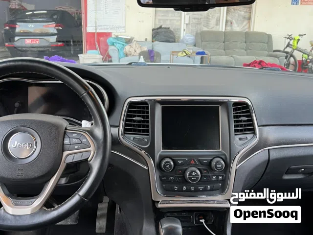 جراند شيروكي 2016 لميتد نظيف تم عمل صيانة  تصدير بدون حادث( فقط خدش ع الباب)