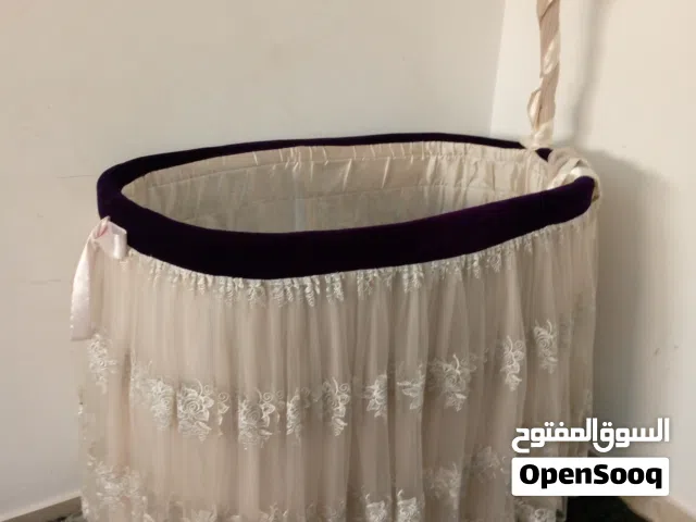 سرير بيبي مستعمل بحالة جيدة