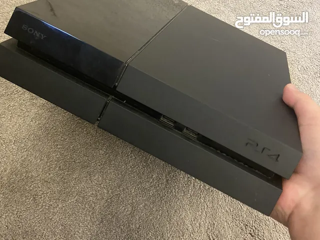 Ps4 and4 cds and 2 controller