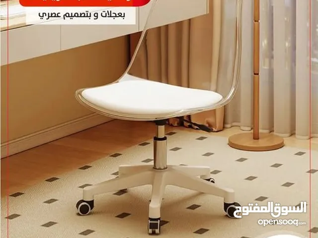كرسي مكتب اكريليك بتصميم عصري مع عجلات سفلية لتسهيل الحركة   المقاس : 60*60*(77_87) سم